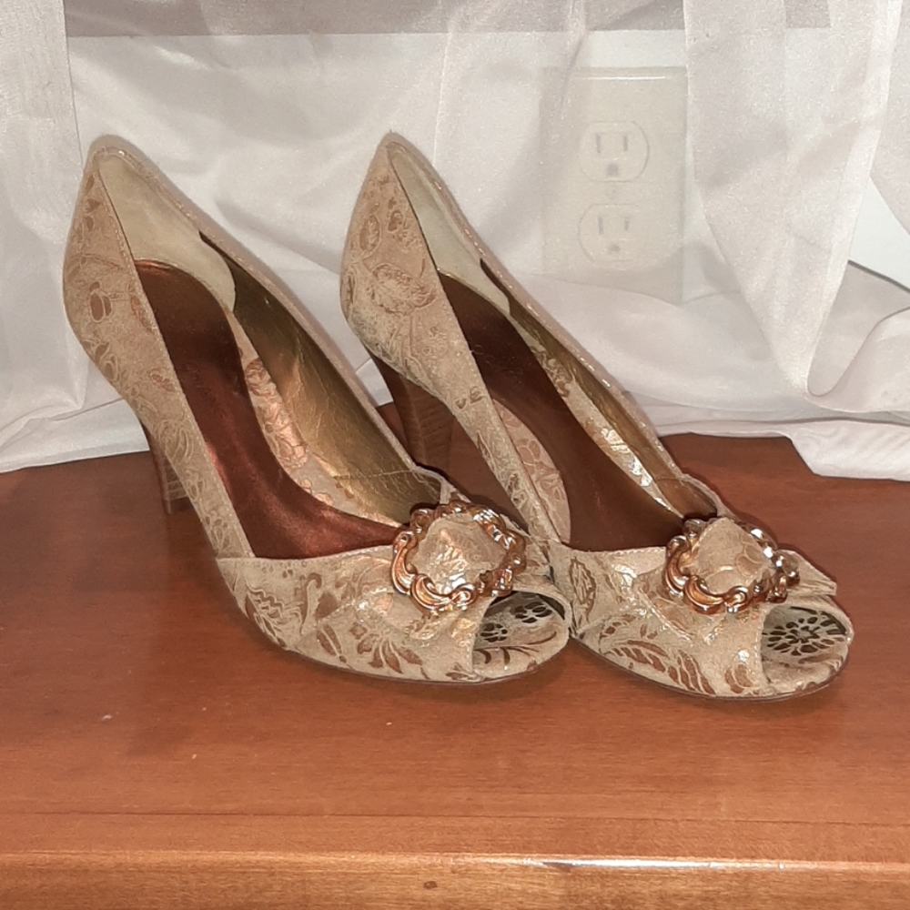 Arturo Chaing Gold Floral Filigree‎ Autumn Party Peep Toe Heels